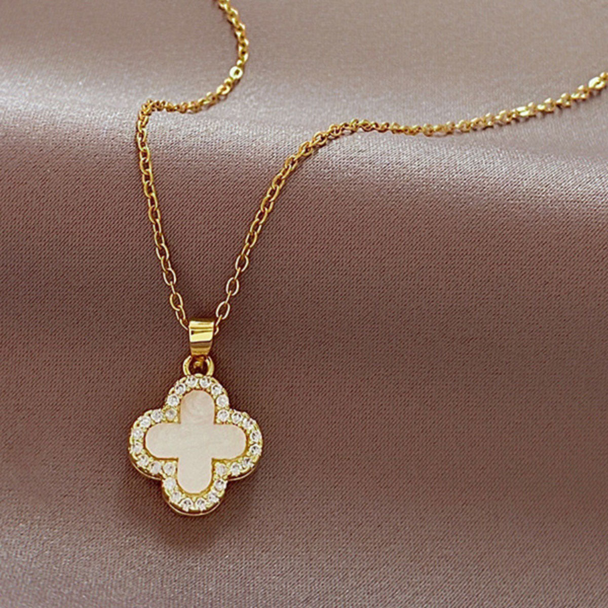 Four-leaf clover sweater chain collar chain