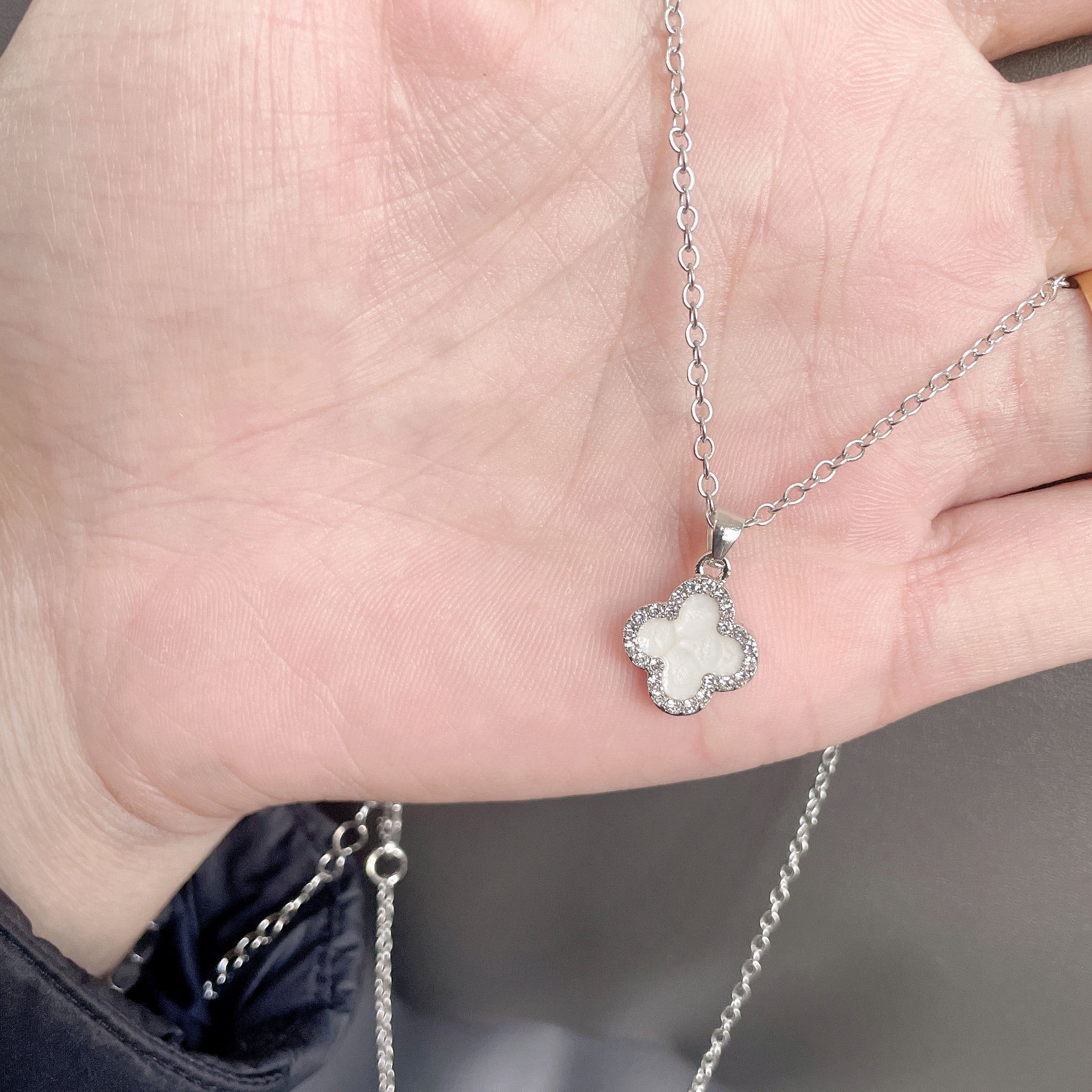 Four-leaf clover sweater chain collar chain